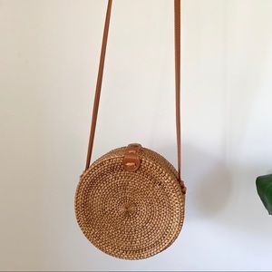Round crossbody Straw Purse